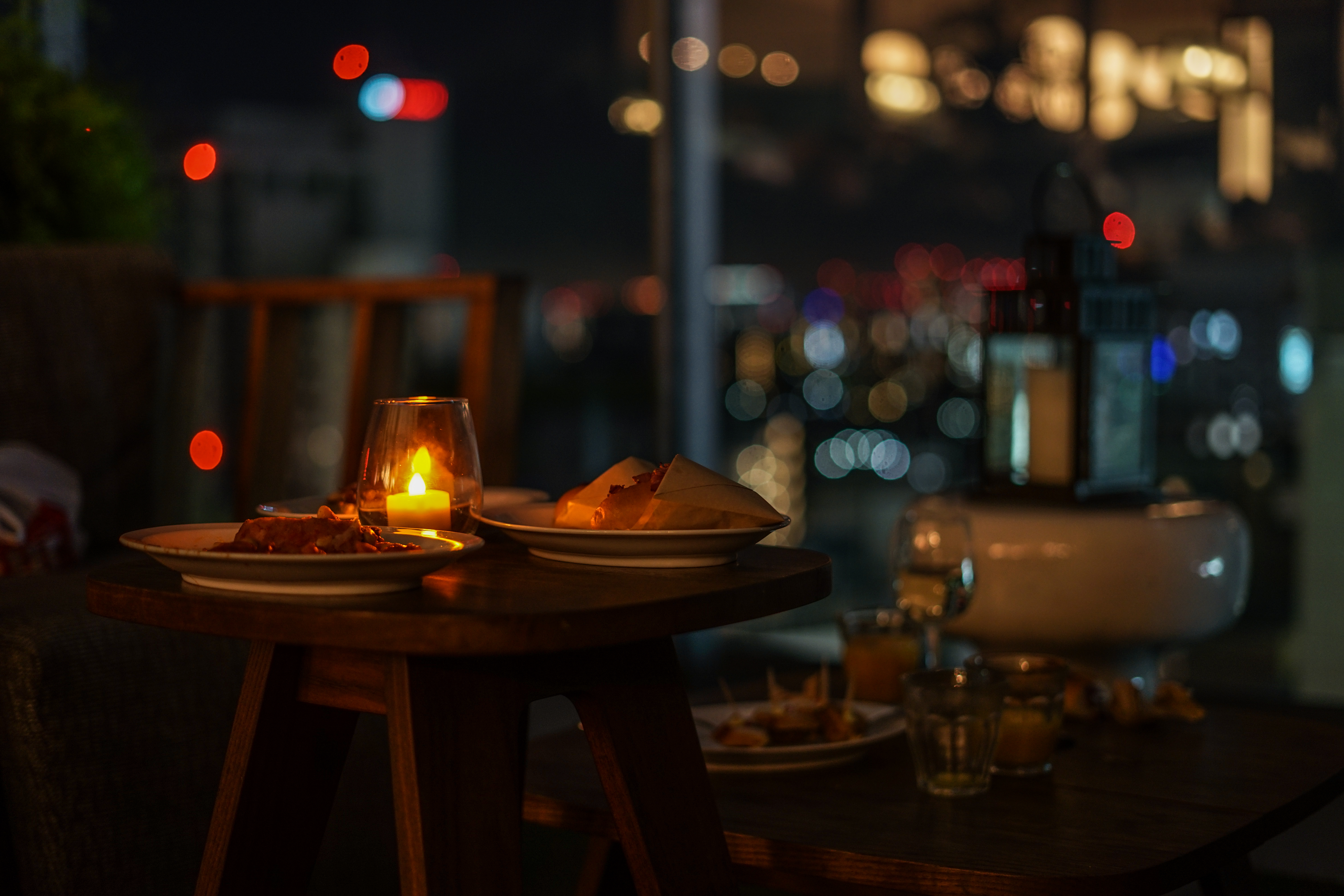夜景とキャンドルディナー