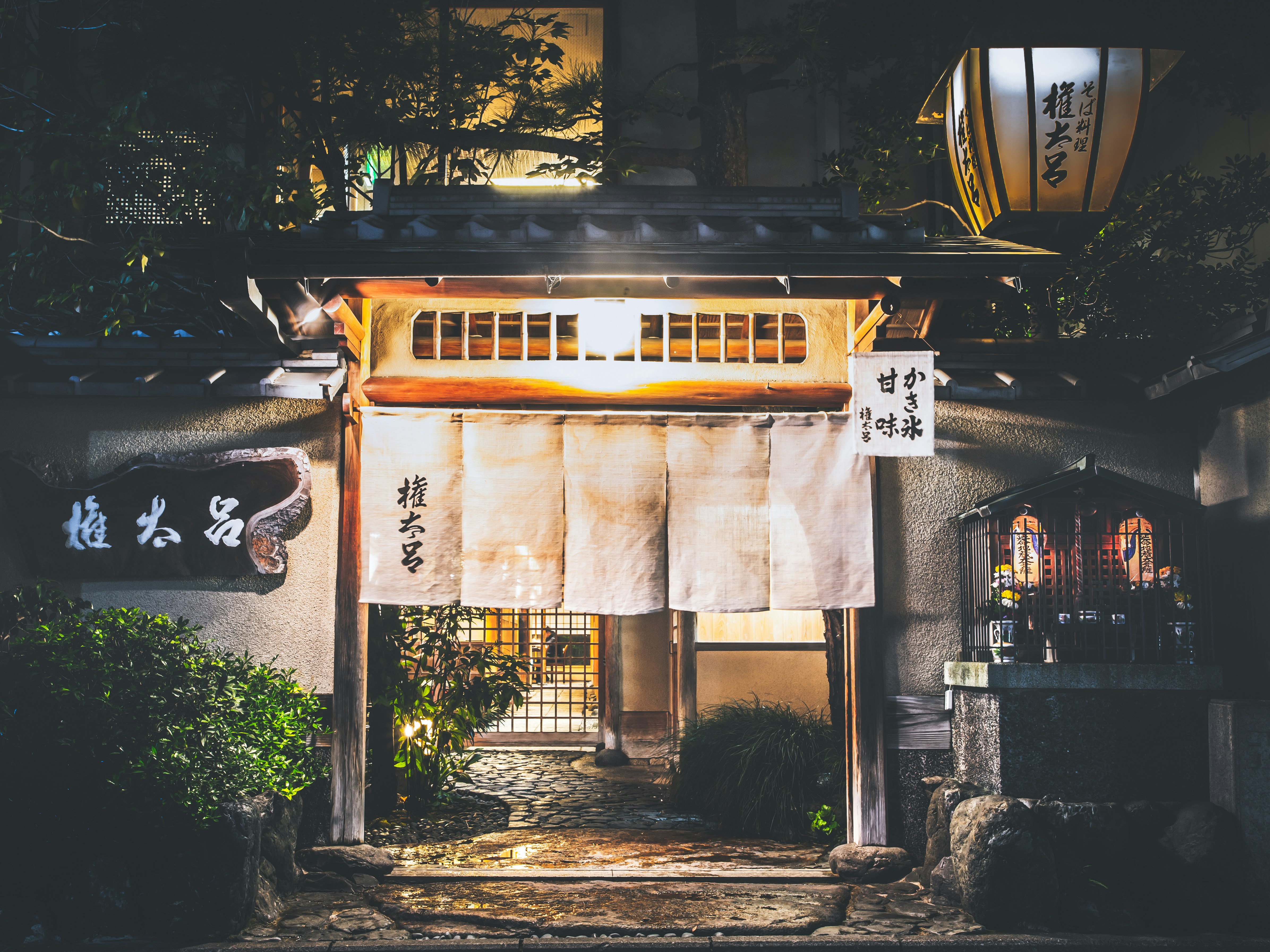 店の玄関
